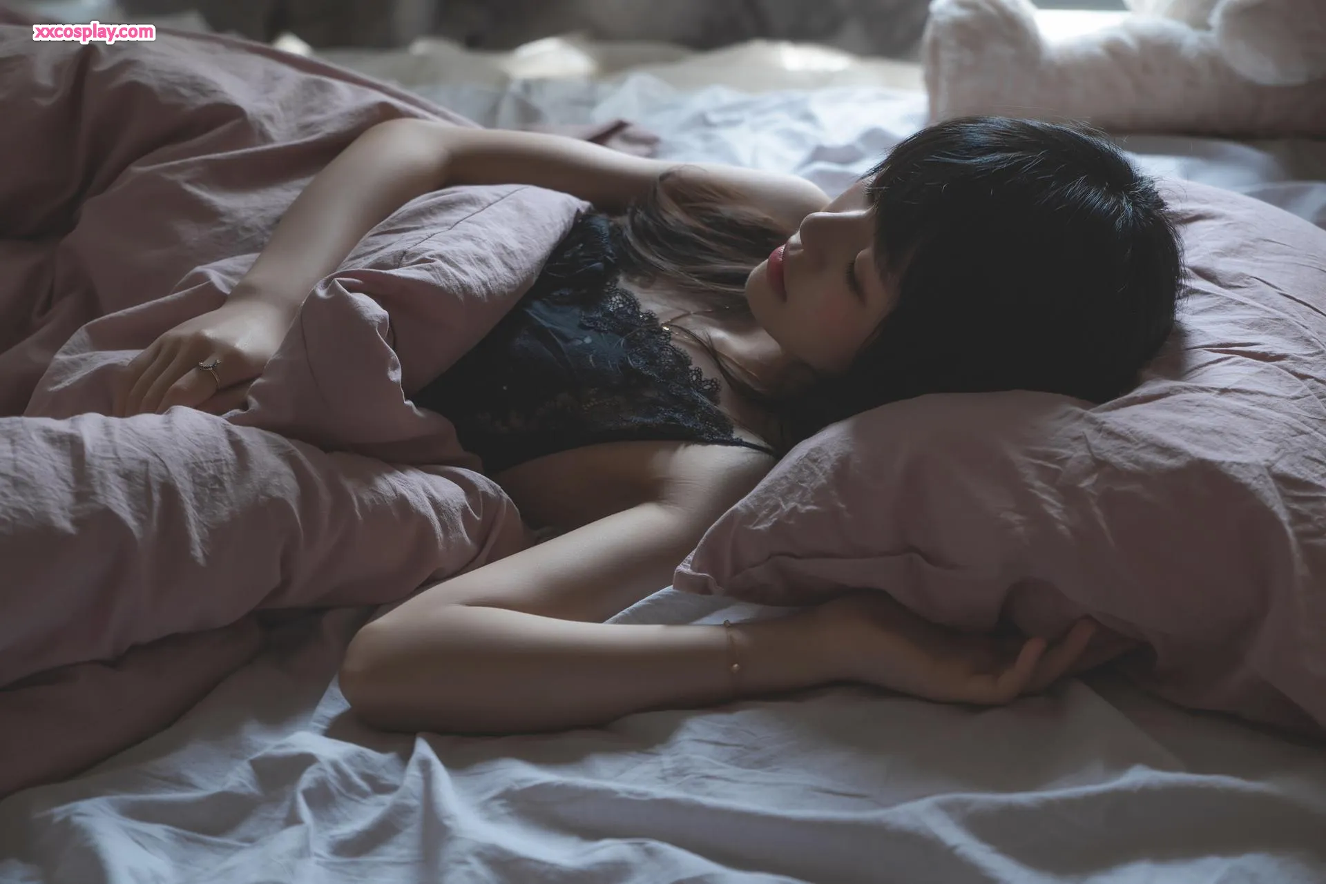 Mumianmian OwO & Sakurataomiao - Keintiman Pembantu Renda Hitam